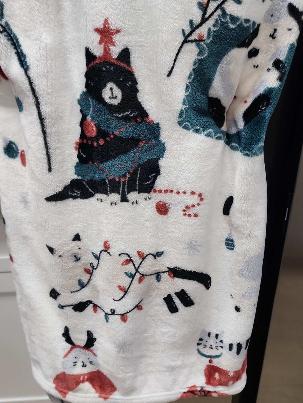 Christmas Cat Blanket. Oversized, Super Soft! NEW! - Picture 10 of 11